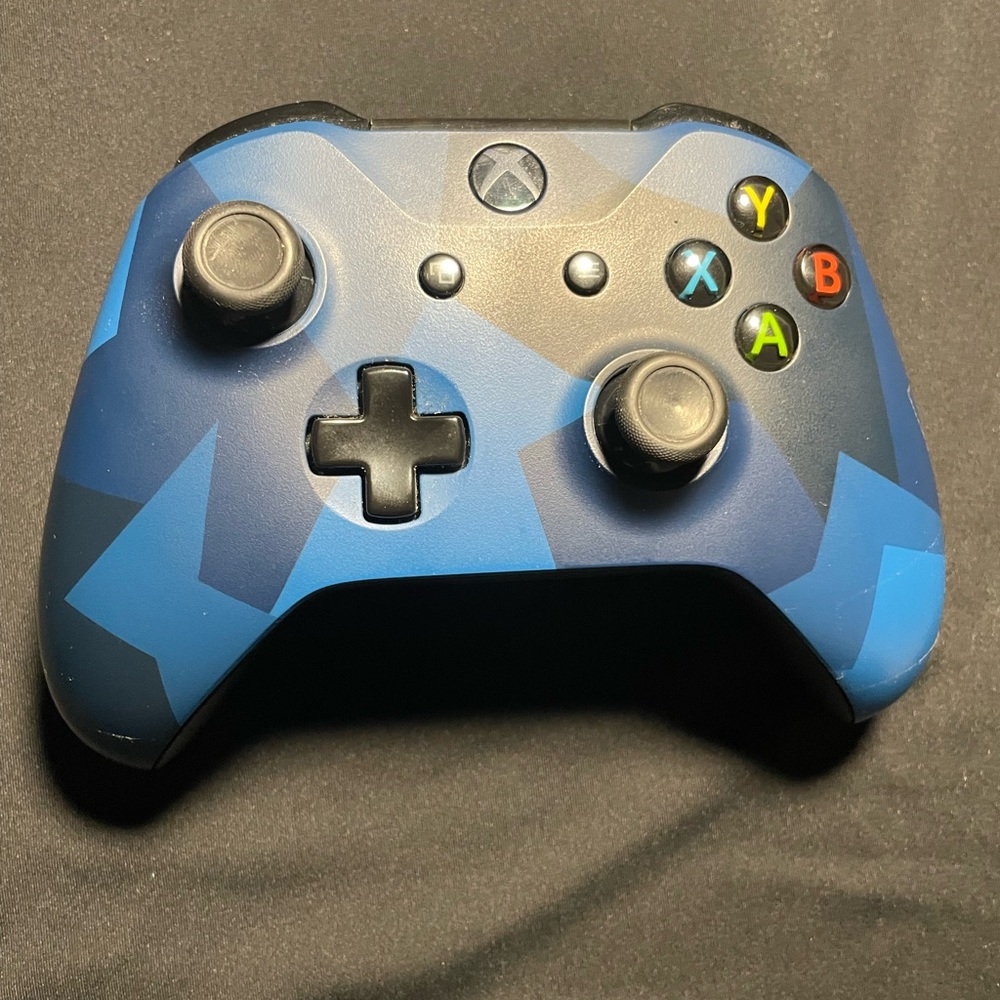 Special Edition Xbox Controller. - Picture 2 of 4